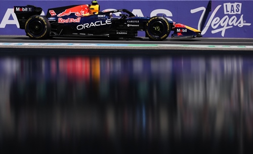 Verstappen in difficoltà: «Giornata negativa, equilibrio e aderenza non ci sono» - Verstappen in difficoltà: «Giornata negativa, equilibrio e aderenza non ci sono»