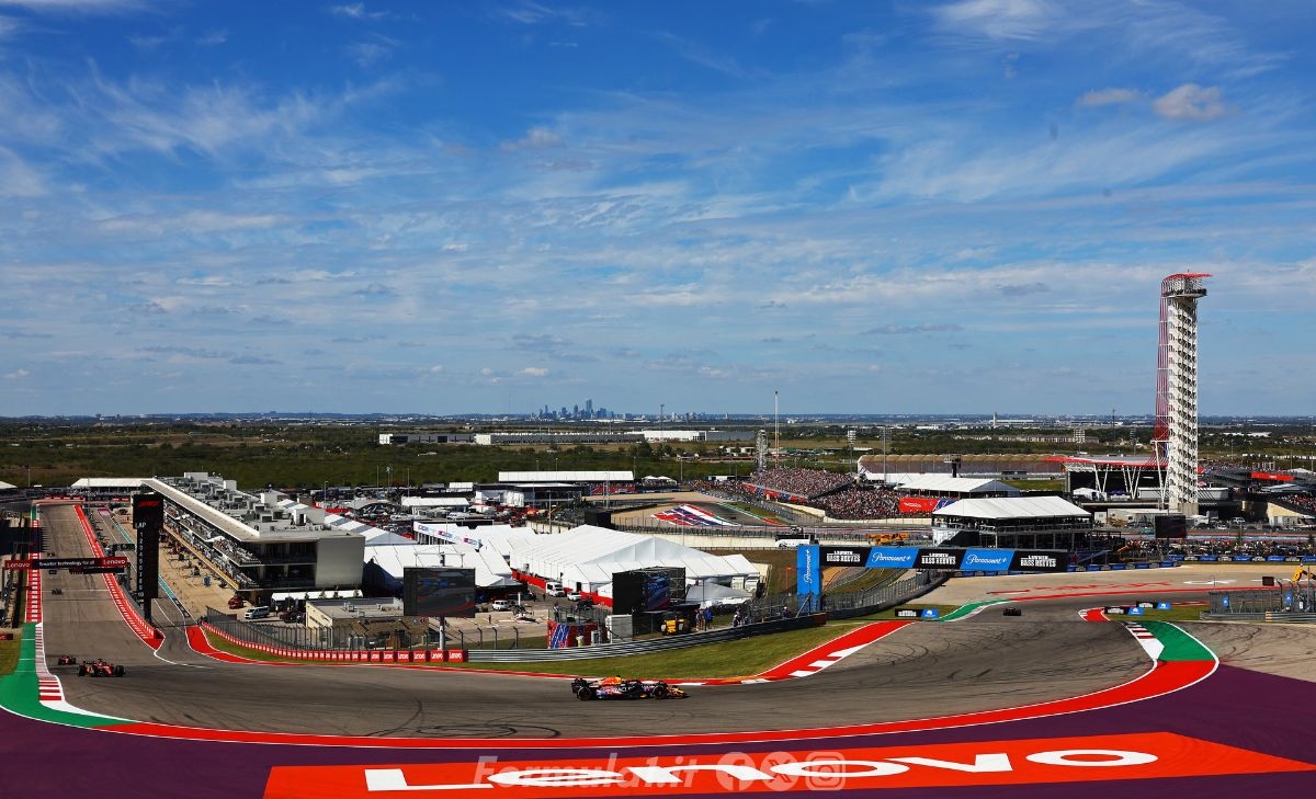 Verstappen ironizza sulle papaya rules: «Premi il piede destro»