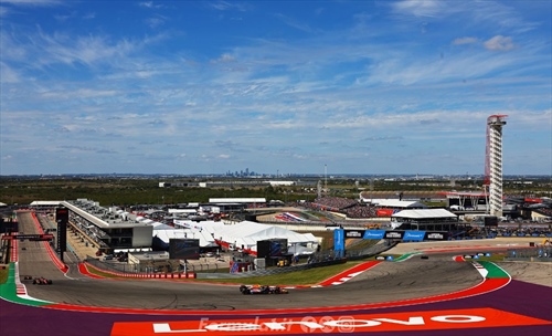 Verstappen ironizza sulle papaya rules: «Premi il piede destro» - Verstappen ironizza sulle papaya rules: «Premi il piede destro»