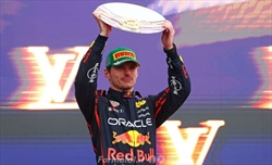 Verstappen lotta e convince a Melbourne: secondo posto prezioso per la Red Bul