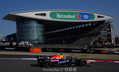 Hill spiazza: «Verstappen firmerà con Mercedes. Russell? È solo di passaggio» - Verstappen Mercedes Russell 