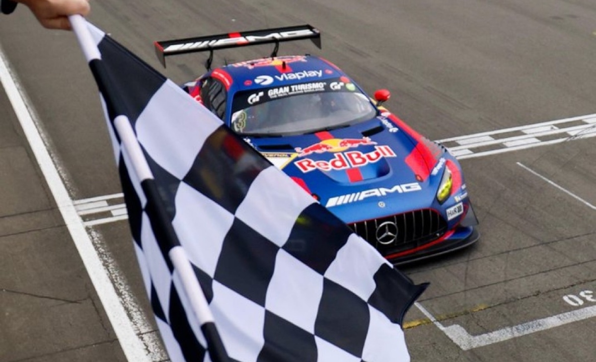 Verstappen non sbaglia mai: vittoria al debutto con la Mercedes GT3