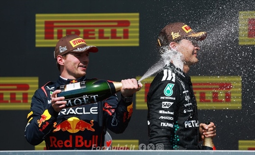 Verstappen parla con la Mercedes: l'ammissione di Russell (che caccia Antonelli)