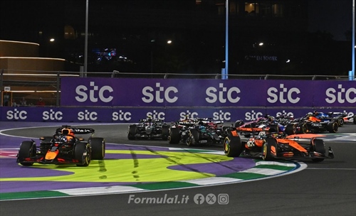Verstappen penalizzato a Jeddah: la FIA replica alle polemiche
