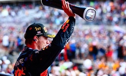 Verstappen ammette: «Rinuncerei al titolo, ma ad una condizione». C'è di mezzo il cuore - Verstappen rinuncerebbe ad un titolo mondiale per... La sua risposta