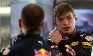 Verstappen: sarebbe bello tornare ai V10 - Verstappen: sarebbe bello tornare ai V10