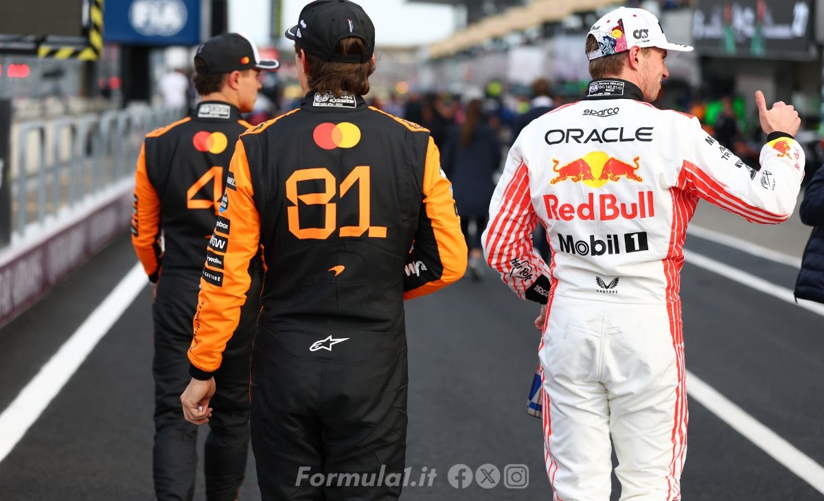 Verstappen sente la minaccia di Piastri e chiama la Red Bull alle armi Verstappen sente la minaccia di Piastri e chiama la Red Bull alle armi