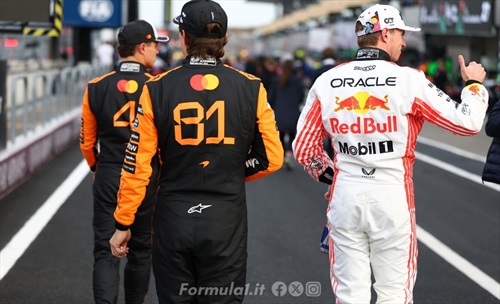 Verstappen sente la minaccia di Piastri e chiama la Red Bull alle armi