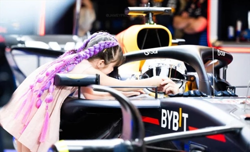 Verstappen si scioglie: «Mi sentivo già papà. Veder crescere Lily è meraviglioso» - Verstappen si scioglie: «Mi sentivo già papà. Veder crescere Lily è meraviglioso»