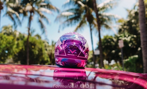 Verstappen stupisce: per Miami arriva un casco dai colori inediti 