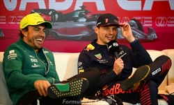 Verstappen su Alonso: «Abbiamo un approccio molto simile, è un modello da seguire» - Verstappen su Alonso: «Abbiamo un approccio molto simile, è un modello da seguire»
