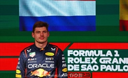 Verstappen sulla lotta Alonso-Perez: «Ho quasi perso il controllo a curva 4, guardavo troppo gli schermi tv»