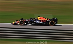 Verstappen sulla lotta Alonso-Perez: «Ho quasi perso il controllo a curva 4, guardavo troppo gli schermi tv» - Verstappen sulla lotta Alonso-Perez: «Ho quasi perso il controllo a curva 4, guardavo troppo gli schermi tv»
