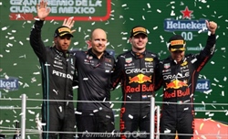 Verstappen tifa Checo nella lotta con Leclerc: ma in Brasile servono i fatti. Capito Carlos? - Verstappen tifa Checo nella lotta con Leclerc: ma in Brasile servono i fatti. Capito Carlos?