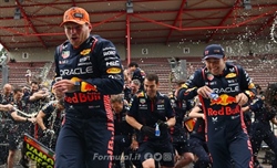 Verstappen verso il terzo titolo, Hamilton: «Se guidassi io la vettura di Perez...»