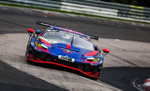 Verstappen vince al Nurburgring con una Ferrari, Turrini sogna: «Se si trova bene»