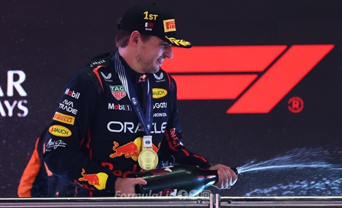 Verstappen vince e porta il mondiale ad Abu Dhabi: «Vittoria importantissima per noi» - Verstappen vince e porta il mondiale ad Abu Dhabi: «Vittoria importantissima per noi»
