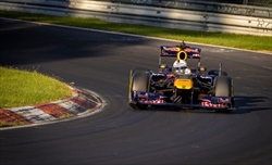 Vettel al volante della RB7: «Come tornare in griglia. Suono diverso dalle attuali» - Vettel al volante della RB7: «Mi è sembrato di dover tornare in griglia. È stato bello»