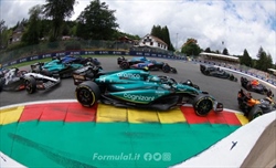 Vetture 2024, meglio cambiare o estremizzare? L'Aston Martin annuncia il programma di sviluppo