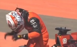 VIDEO - Frustrazione, rabbia, sconforto, lacrime: la reazione di Leclerc dopo l'incidente - VIDEO - 