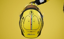 VIDEO e FOTO - Anche Leclerc celebra i 75 anni della Ferrari con un casco speciale: le immagini - VIDEO e FOTO - Anche Leclerc celebra i 75 anni della Ferrari con un casco speciale: le immagini