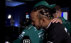 VIDEO - Fair play tra Hamilton e Alonso in Bahrain