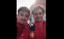 VIDEO - Ferrari, Leclerc e Sainz a Maranello in attesa della SF-23: il siparietto social - VIDEO - Ferrari, Leclerc e Sainz a Maranello in attesa della SF-23: «Il grande giorno»