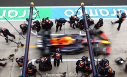 VIDEO - GP Ungheria, duello serrato tra McLaren e Red Bull nei pit stop: c'è il record stagionale