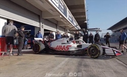 VIDEO - Haas VF-22 in pista a Barcellona: le prime vere immagini della monoposto
