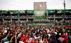 VIDEO - Hamilton contestato in Messico, il nobile gesto di Sergio Perez - VIDEO - Hamilton contestato in Messico, il gesto nobile di Sergio Perez