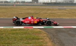 VIDEO - Hamilton in pista su una Ferrari, è tutto vero: le immagini da Fiorano