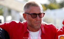 VIDEO - Lapo Elkann cacciato dalla griglia di partenza di Monza. Non basta l'abbraccio a Sainz - VIDEO - Lapo Elkann cacciato dalla griglia di partenza di Monza. Non basta l'abbraccio a Sainz