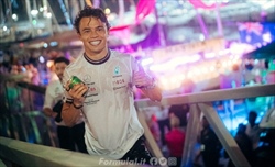 VIDEO - Mercedes, consegna speciale nel paddock per AlphaTauri  - VIDEO, Mercedes: consegna speciale nel paddock per AlphaTauri 