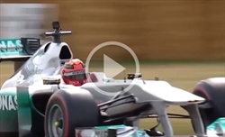 VIDEO - Mick Schumacher in pista con la Mercedes di papà Michael