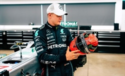 VIDEO - Mick Schumacher in pista con la Mercedes W02 di papà Michael (SOUND ON) - VIDEO - Mick Schumacher in pista con la Mercedes di papà Michael