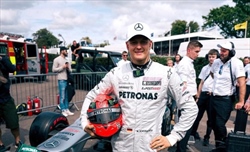 VIDEO - Mick Schumacher in pista con la Mercedes W02 di papà Michael (SOUND ON) - VIDEO - Mick Schumacher in pista con la Mercedes di papà Michael