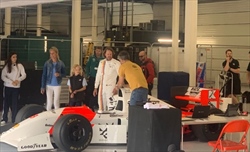 VIDEO - Vettel sfreccia a Silverstone con la McLaren di Ayrton Senna (SOUND ON) - VIDEO - Vettel sfreccia a Silverstone con la McLaren di Ayrton Senna (SOUND ON)