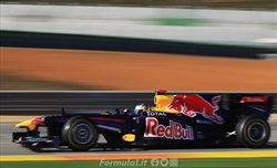 VIDEO - Vettel torna al volante di una F1 al Nurburgring - VIDEO - Vettel torna al volante di una F1: ha guidato la RB7 al Nurburgring