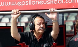 Villadelprat: «A Monza Sainz ha messo le p***e sul tavolo. Leclerc non è più magico»