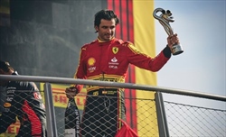 Villadelprat: «A Monza Sainz ha messo le p***e sul tavolo. Leclerc è il belloccio del team» - Villadelprat: «A Monza Sainz ha messo le p***e sul tavolo. Leclerc non è più magico»