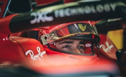 Villeneuve e l'autorizzazione negata a Leclerc per usare il casco del padre: «Nessun problema per me»
