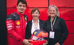 Villeneuve, l'autorizzazione negata a Leclerc per il casco dedicato al padre e gli insulti ricevuti - Villeneuve e l'autorizzazione negata a Leclerc per usare il casco del padre: «Nessun problema per me»