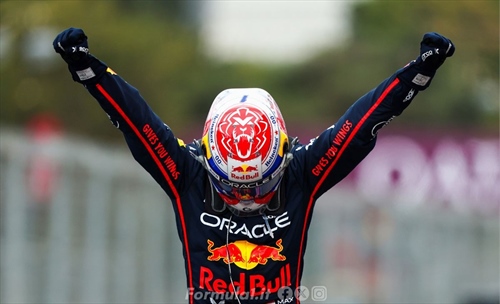 Villeneuve non ha dubbi: Max ha un vantaggio nella lotta per il mondiale  - Villeneuve non ha dubbi: Max ha un vantaggio nella lotta per il mondiale 