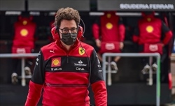 Villeneuve su Binotto: «In passato cose del genere accadevano dopo appena tre gare»