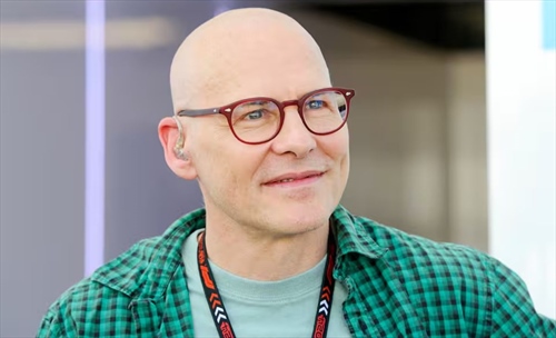 Villeneuve zittisce tutti: «La Red Bull non costruisce le monoposto su Verstappen»