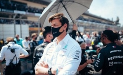 La Rossa in lotta per il titolo? Un 'affettuoso' Toto Wolff dice la sua: Amo la Ferrari e... - Wolff