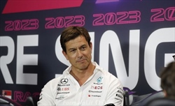 Wolff critica gli stewards: «Tutti sanno perchè non hanno penalizzato certi piloti» 