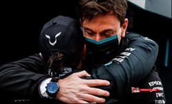 Wolff: il contratto di Hamilton è affidato ai legali