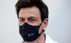 Hamilton dolorante, Wolff lancia l'allarme: «Potrebbe non correre in Canada» - Wolff lancia l'allarme