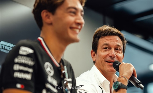 Wolff non ha dubbi su Russell: «Tra gli attuali piloti è una superstar»